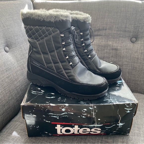 Totes Eve Snow Boots - Picture 2 of 12